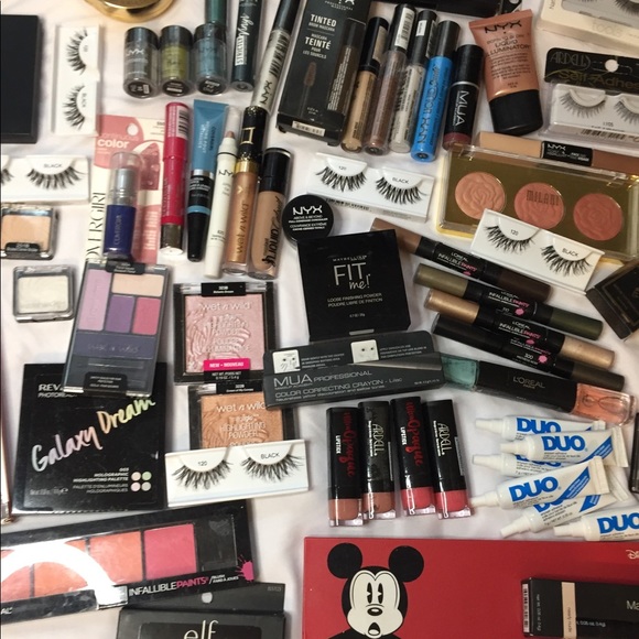 Mystery Makeup Bundle ⨠- Picture 5 of 8
